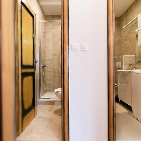 Royal Rina 公寓
